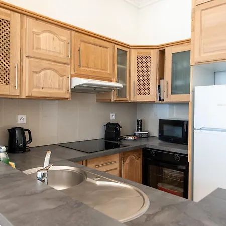 Apartment Le Constantin Avec Balcon, Emplacement Privilegie Pour 2 Personnes Dans Le Centre *